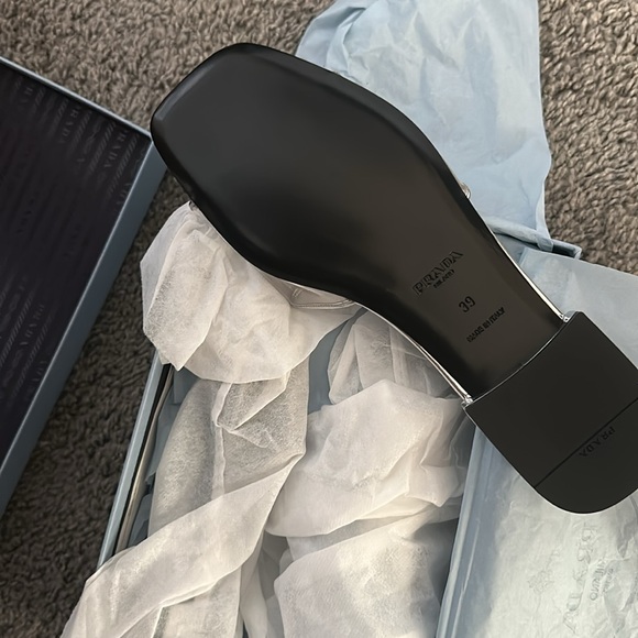 Authentic Prada Ciabatte Clear/Silver Metallic Slide Sandals Size 39 MSRP $1,050 - Picture 4 of 5